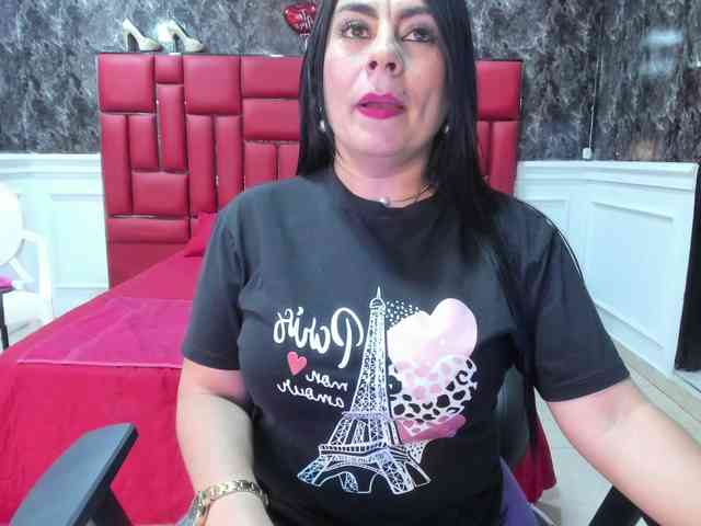 ladyxmilf's live room