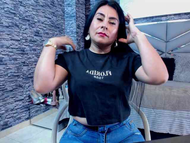 ladyxmilf's live room