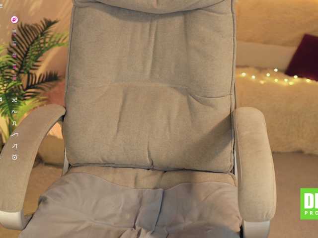 -white-kitty- live webcam show