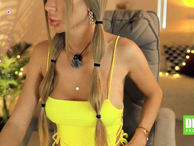 -white-kitty- live cam on BongaCams