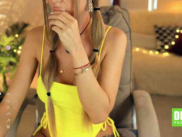 -white-kitty- Live Webcam on BongaCams