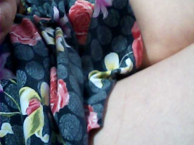 le modèle CrimsonVeil est en webcam porno dans un show sur le site bongacams, il possède les tags suivants: White/Caucasian,Brunette,Hairy