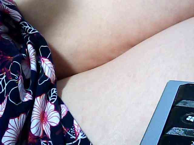 Crimsonveil's cam show statistics and live stream