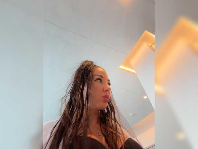 Vishenka7777 live cam on BongaCams