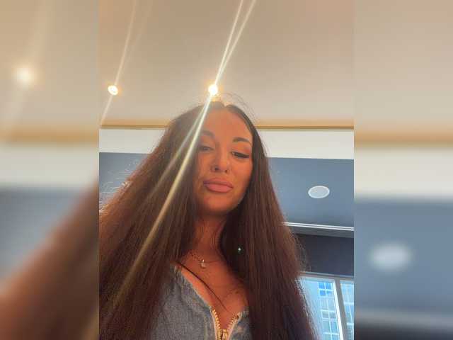 Vishenka7777 live cam on BongaCams