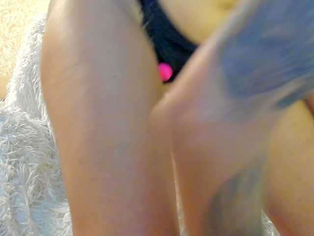 LovellyEmma live cam on BongaCams