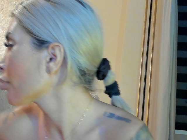 LovellyEmma live cam on BongaCams