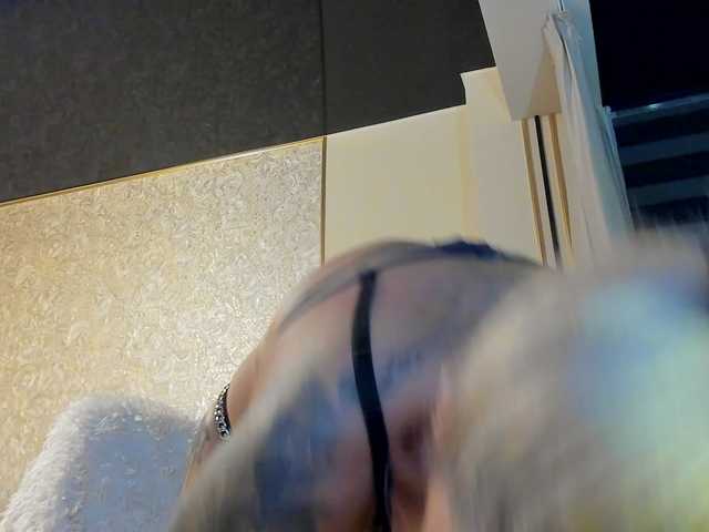 LovellyEmma live cam on BongaCams
