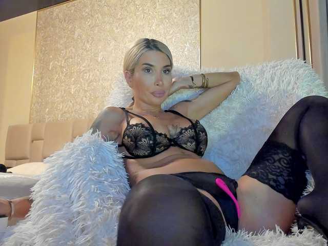LovellyEmma live cam on BongaCams