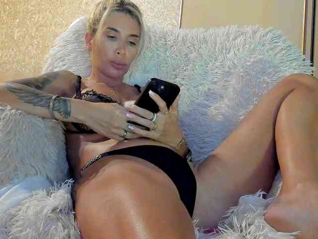 LovellyEmma webcam
