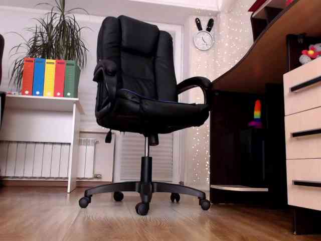 Carrie1337 webcam