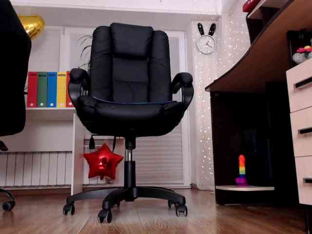 Model: Carrie1337