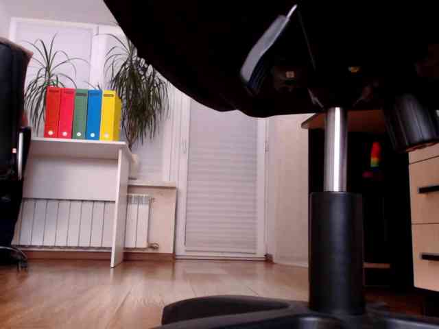 Carrie1337 webcam