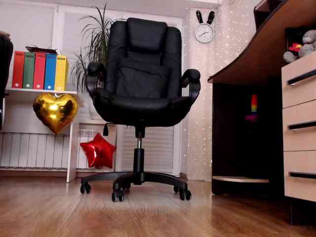Carrie1337 webcam