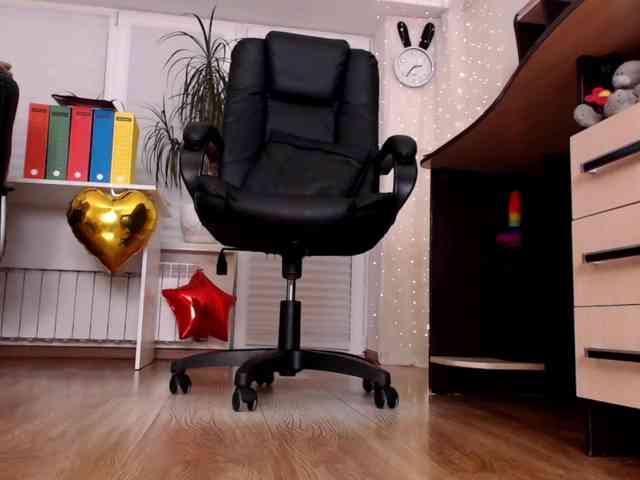 Carrie1337 webcam
