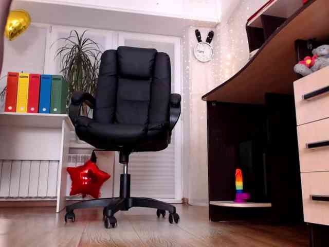 Carrie1337 webcam