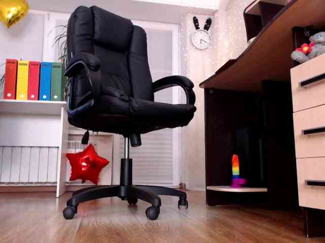 Carrie1337 webcam