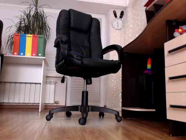 Carrie1337 webcam