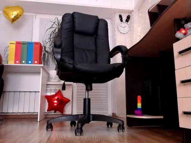 Carrie1337 webcam