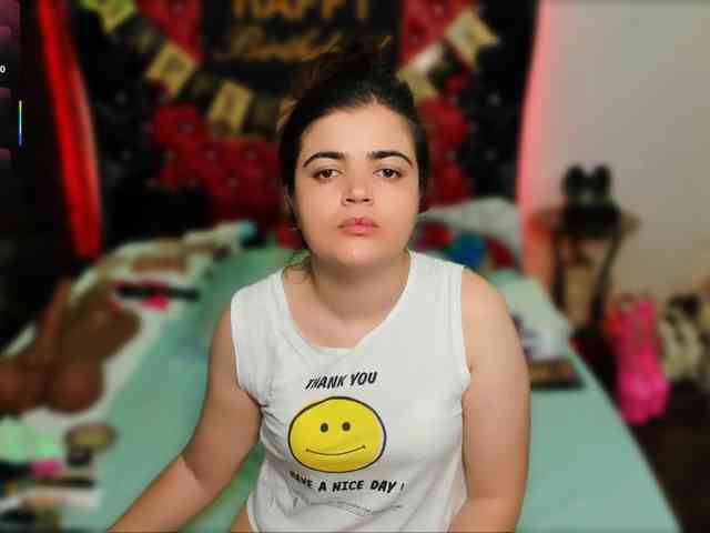 Slutty_milf_bitch webcam