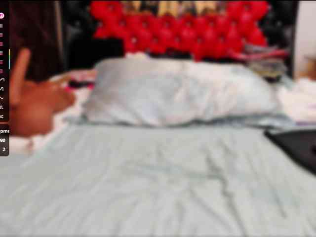 Slutty_milf_bitch webcam