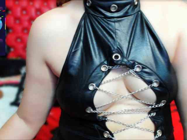 Slutty_milf_bitch webcam