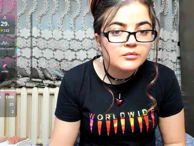 Slutty_milf_bitch webcam