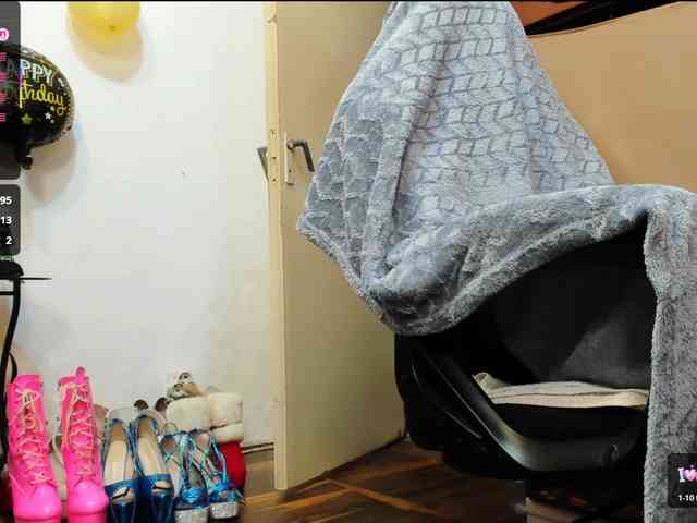 Slutty_milf_bitch webcam