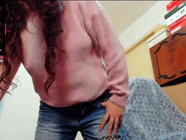 Slutty_milf_bitch webcam