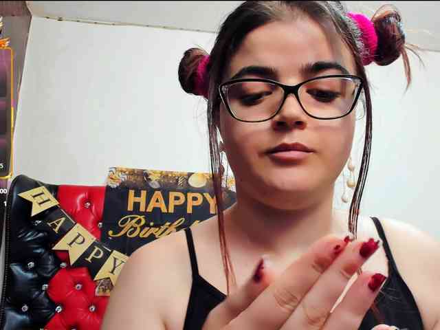 Slutty_milf_bitch webcam