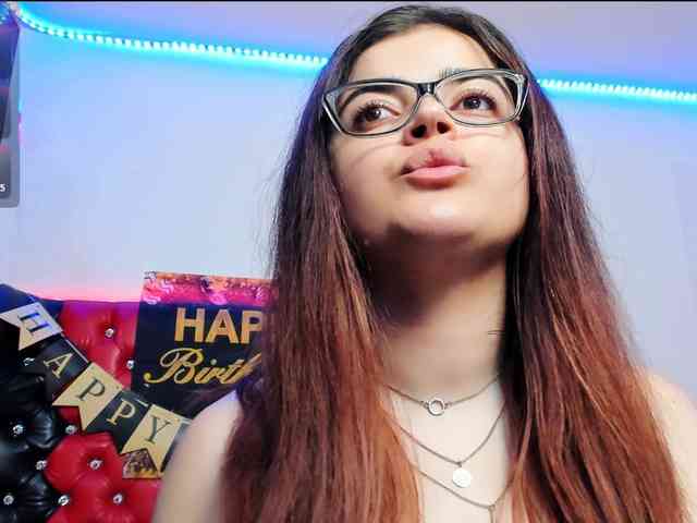 Slutty_milf_bitch webcam