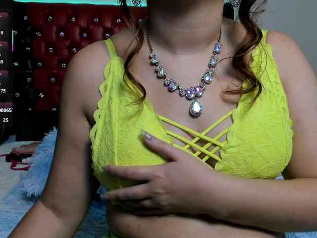 Slutty_milf_bitch webcam