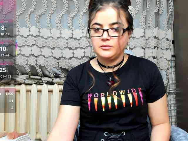 Slutty_milf_bitch webcam