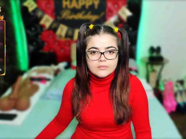 Slutty_milf_bitch webcam