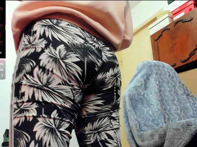 Slutty_milf_bitch webcam