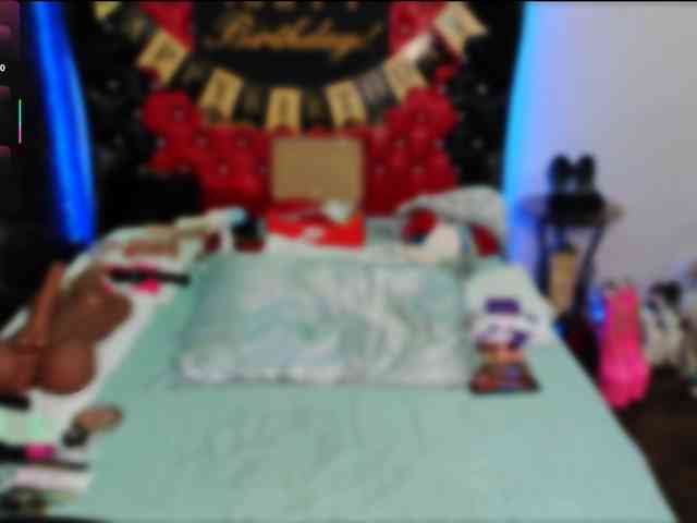 Slutty_milf_bitch webcam