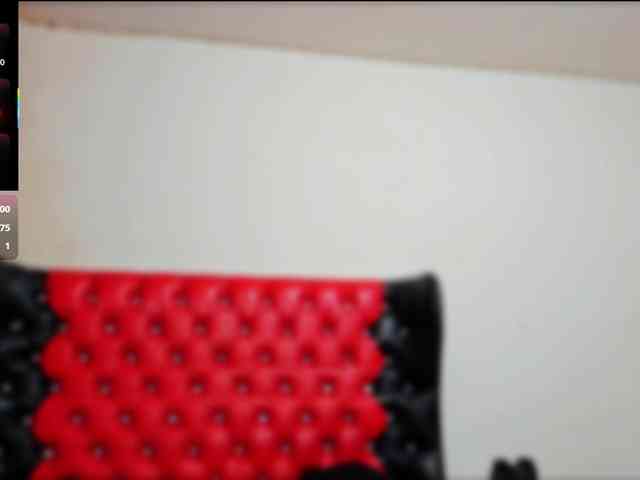 Slutty_milf_bitch webcam