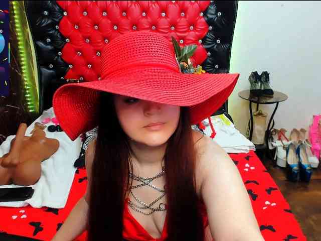 Slutty_milf_bitch webcam