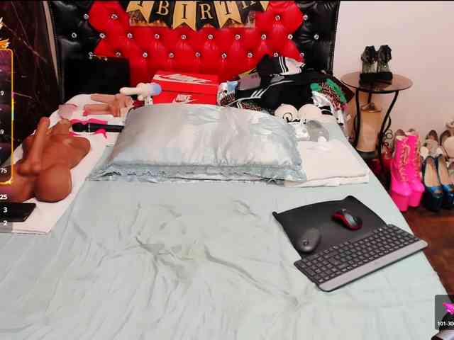 Slutty_milf_bitch webcam