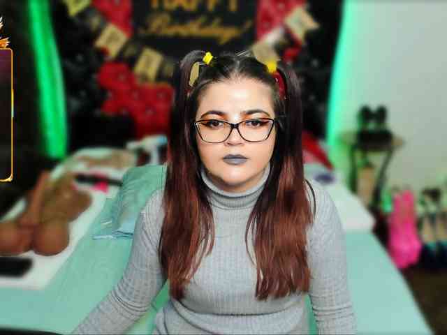 Slutty_milf_bitch webcam