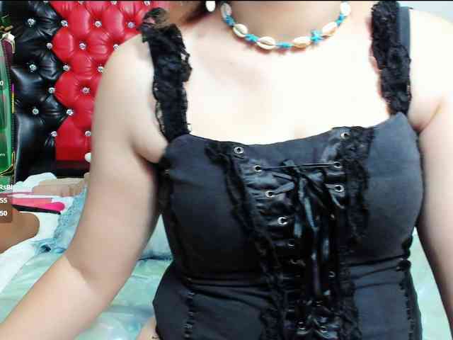 Slutty_milf_bitch webcam