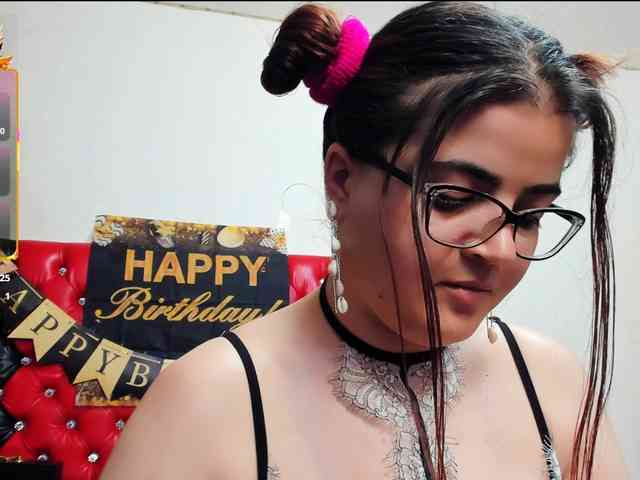 Slutty_milf_bitch webcam