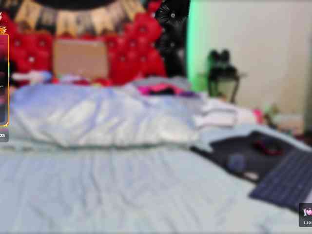 Slutty_milf_bitch webcam
