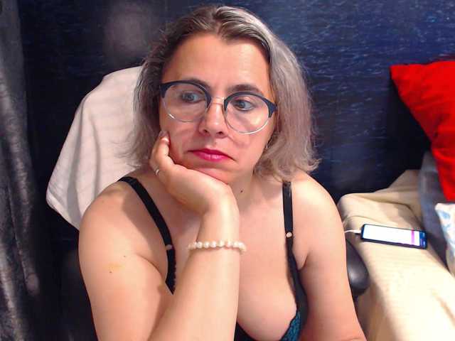 ladysquirt11 live cam on BongaCams