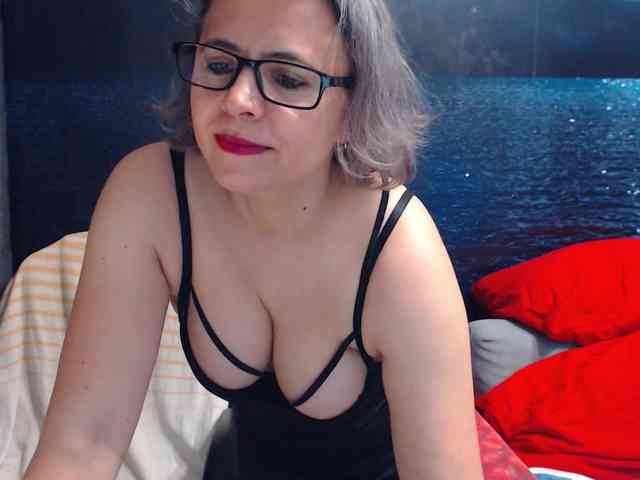 Modella: ladysquirt11
