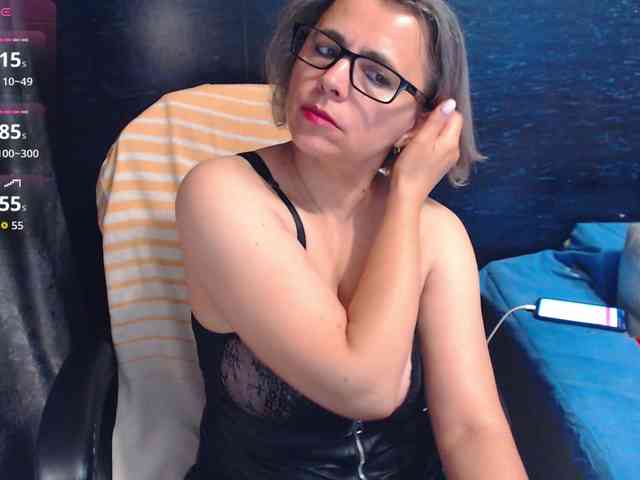 ladysquirt11 webcam