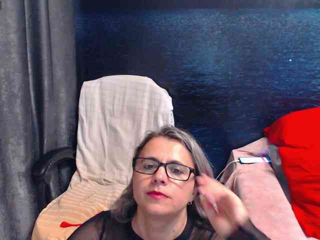 ladysquirt11 webcam