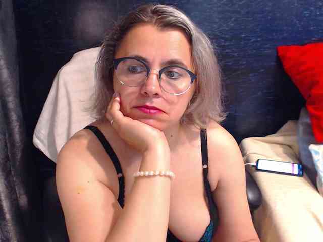 ladysquirt11 webcam
