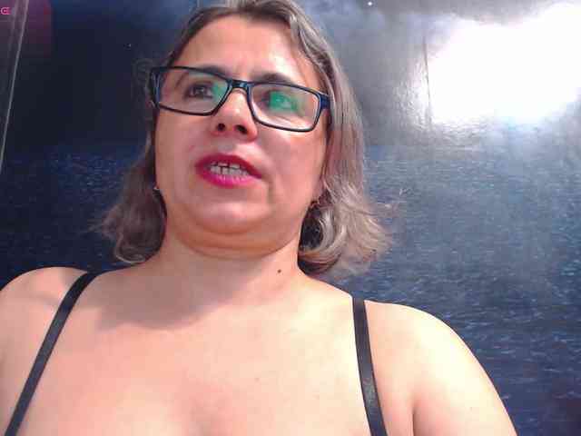 Modella: ladysquirt11