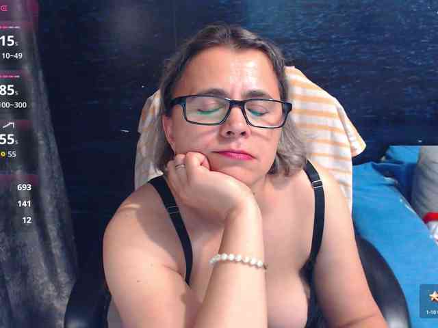Modella: ladysquirt11